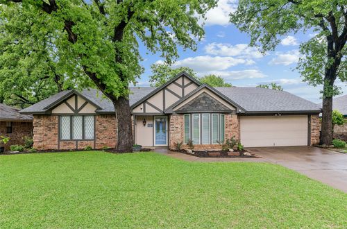 5707 Trail Crest Dr, Arlington, TX, 76017-1128 | Card Image