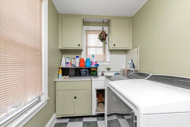 2 - 48 206 Th St, Home with 5 bedrooms, 2 bathrooms and 3 parking in Oakland Gardens NY | Image 16