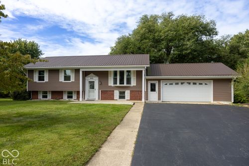 1975 W Crescent Dr, Crawfordsville, IN, 47933-8938 | Card Image