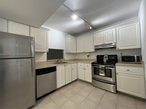202-701 N Pine Island Rd, Plantation, FL, 33324-1354 | Card Image