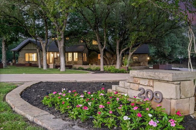 209 Ridge View Dr, House other with 4 bedrooms, 4 bathrooms and 4 parking in Georgetown TX | Image 4