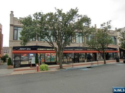 20 N Van Brunt St, Englewood, NJ, 07631-2715 | Card Image