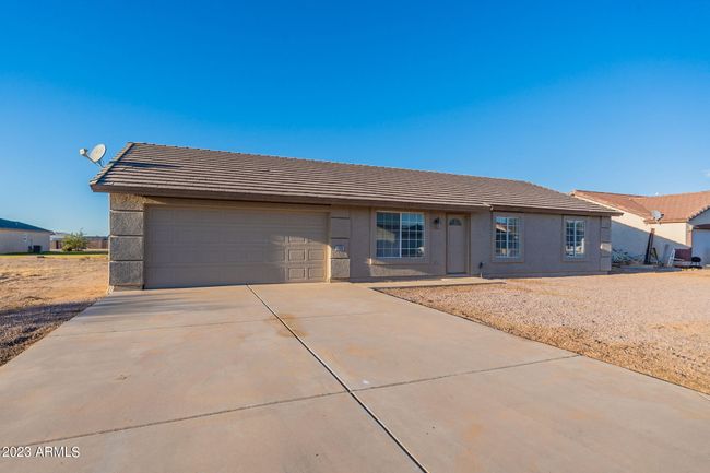 14196 S Tampico Road, House other with 3 bedrooms, 2 bathrooms and null parking in Arizona City AZ | Image 3