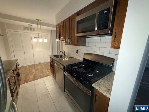 458 River Rd, Nutley, NJ, 07110-3623 | Card Image