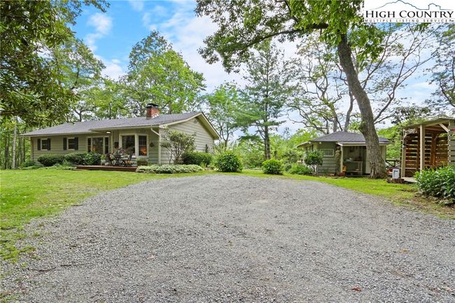 157 Twisted Laurel Ln, House other with 3 bedrooms, 2 bathrooms and null parking in Blowing Rock NC | Image 4