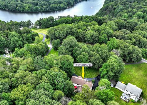 11 Sweetbriar Ln, Sandy Hook, CT, 06482-1481 | Card Image