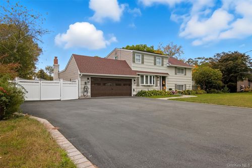 264 Amityville St, Islip Terrace, NY, 11752-1417 | Card Image