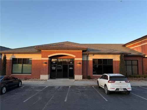 232 Ne Tudor Rd, Lee's Summit, MO, 64086-5696 | Card Image