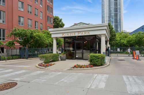 473 Clinton St, Chicago, IL, 60654-8876 | Card Image