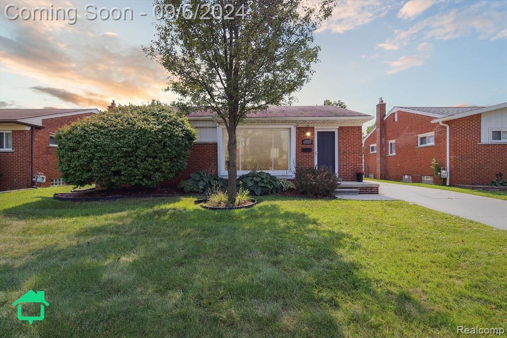 Spruce St, Southgate, MI 48195