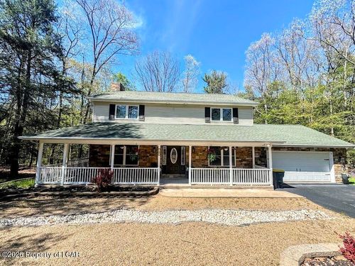 34 Arapahoe Ln, Hazleton, PA, 18202-8104 | Card Image