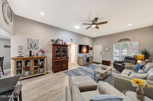 13067 N 100th Dr, Sun City, AZ, 85351-2848 | Card Image