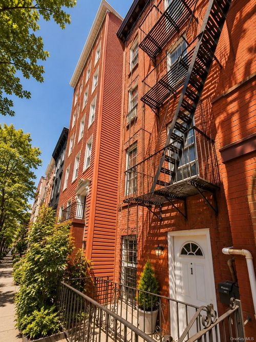 10-41 51st Ave, Long Island City, NY, 11101-5817 | Card Image