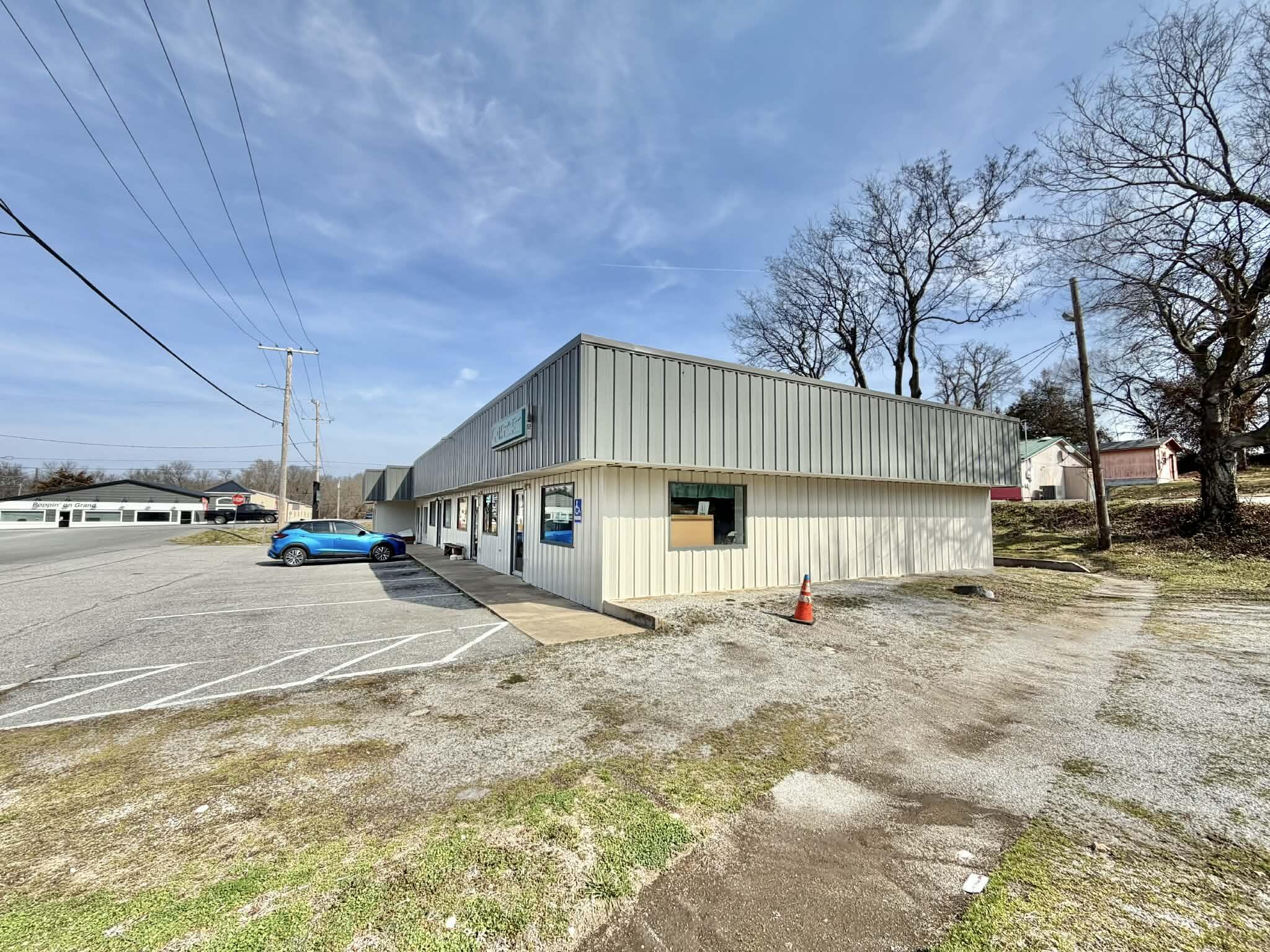 Commercial Sale in Grove 2