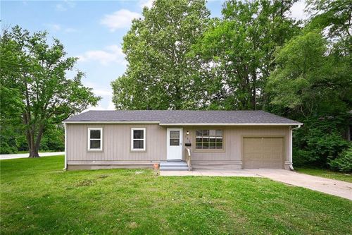 9416 Stark Ave, Kansas City, MO, 64138-4816 | Card Image