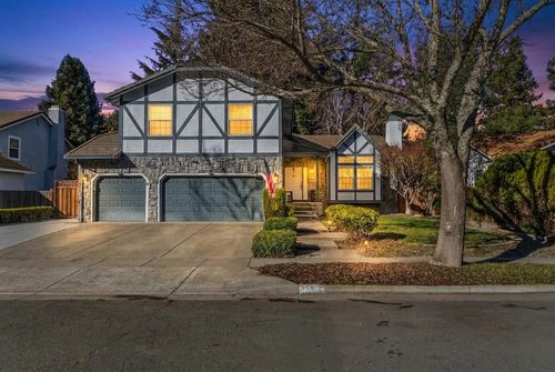 415 Oakwood Cir, Fairfield, CA, 94534-1488 | Card Image
