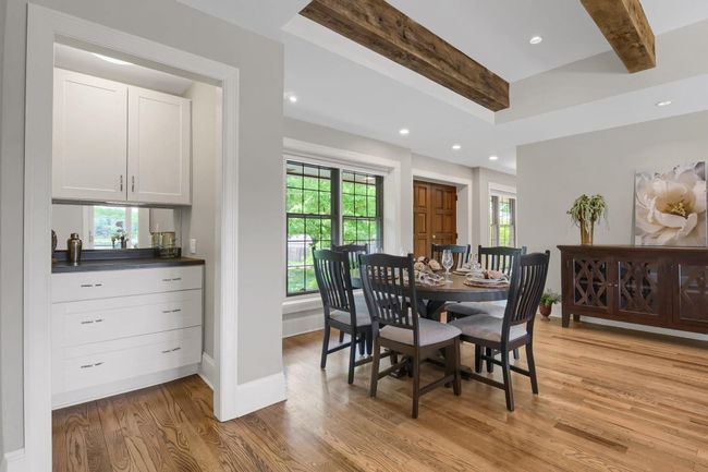 Bar & Dining Area | Image 10