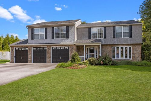 2 Buckingham Dr, DOWNINGTOWN, PA, 19335-1805 | Card Image