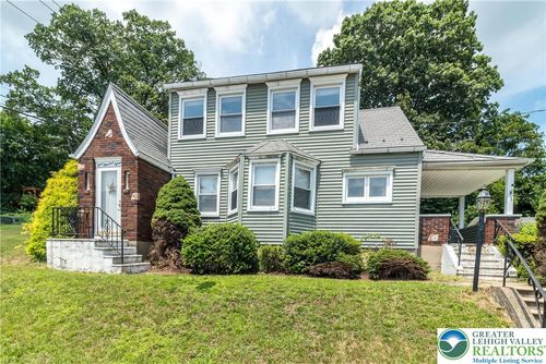 315 W Mountain Ave, Pen Argyl, PA, 18072-1027 | Card Image