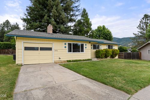 1950 Nw Michelle Way, Grants Pass, OR, 97526-3321 | Card Image