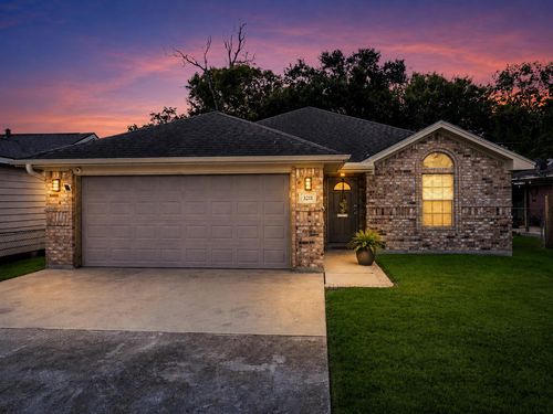 3211 Avenue G, Nederland, TX, 77627-7514 | Card Image