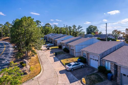 818-800-818 Green Mountain Dr, Little Rock, AR, 72211-2631 | Card Image