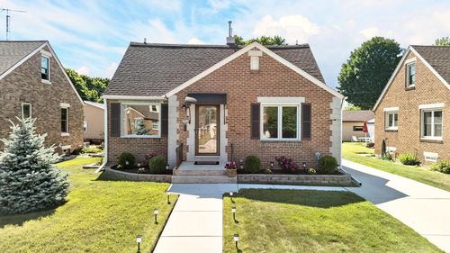 2824 S 8th Street, Sheboygan, WI, 53081 | Card Image