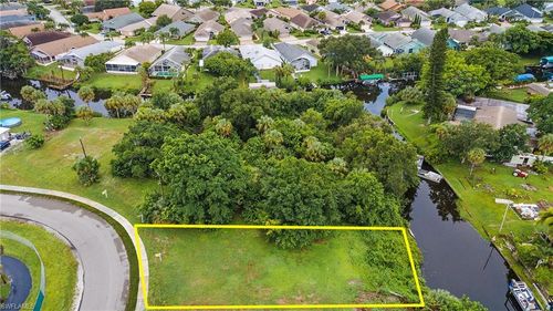 947 Iris Dr, NORTH FORT MYERS, FL, 33903-5220 | Card Image