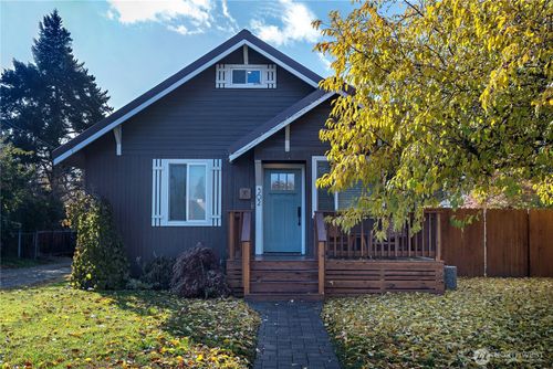 302 E Washington Ave, Ellensburg, WA, 98926-3728 | Card Image