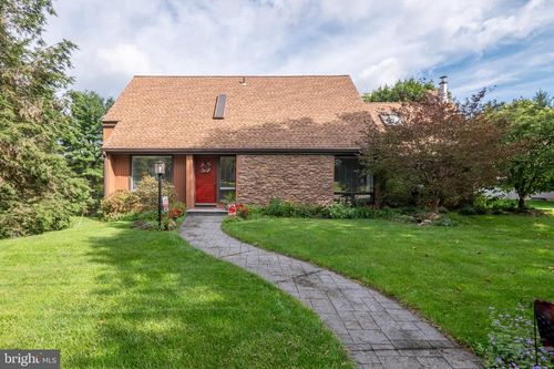 7942 Woodsbluff Run, FOGELSVILLE, PA, 18051-1537 | Card Image