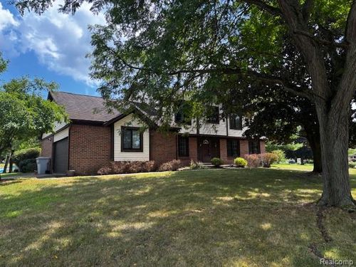 4767 Kenicott Trl, Brighton, MI, 48114-9072 | Card Image