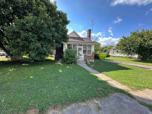 8 S Jefferson St, Worthington, IN, 47471-1626 | Card Image