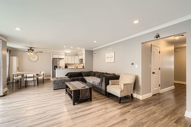1300 Gloucester Cir, Townhouse with 3 bedrooms, 3 bathrooms and 2 parking in Carol Stream IL | Image 7