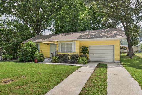 907 Woodland Ct, Manchester, TN, 37355-2357 | Card Image