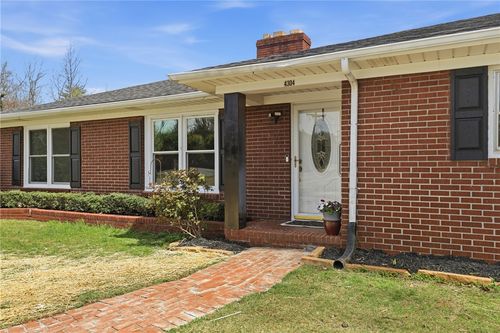 4304 Old Buncombe Rd, Greenville, SC, 29617-8104 | Card Image