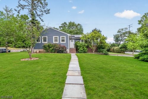 2 Country Club Ct, Livingston, NJ, 07039-2503 | Card Image