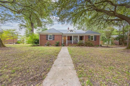 2935 Sterling Point Dr, Portsmouth, VA, 23703-5235 | Card Image