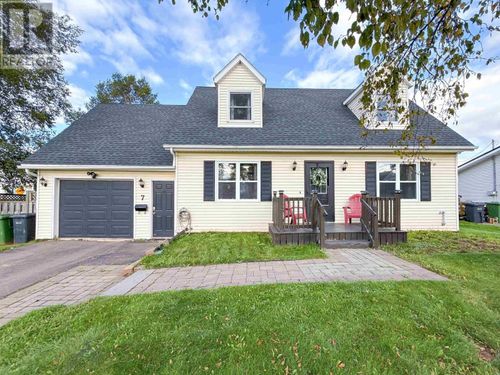 7 Sunrise Crt, Charlottetown, PE, C1A8N8 | Card Image