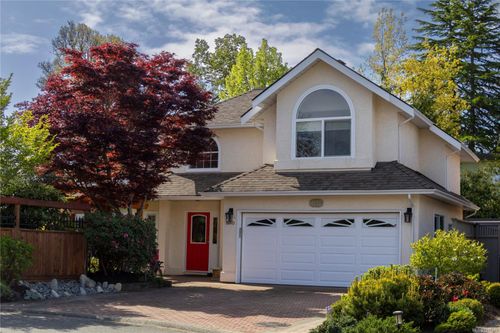 1660 Hampshire Rd, Oak Bay, BC, V8R1G1 | Card Image