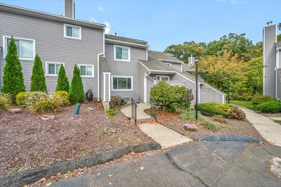 602 - 602 Golf Drive, Condo with 2 bedrooms, 1 bathrooms and 2 parking in East Haven CT | Image 2