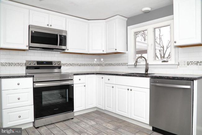 3431 Skyview Dr, House other with 3 bedrooms, 2 bathrooms and null parking in GLENVILLE PA | Image 5