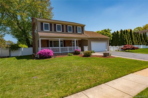 20 Evon Dr, Syosset, NY, 11791-6312 | Card Image