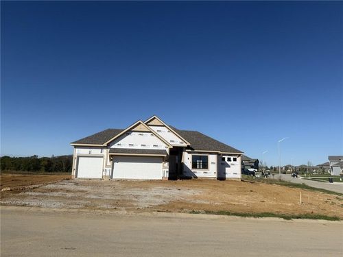 9008 N Poplar Avenue, Kansas City, MO, 64156 | Card Image