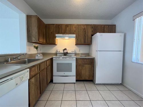 apt-207-8720 N Sherman Cir, Miramar, FL, 33025-2049 | Card Image