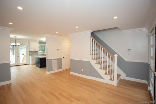 87 31st St, Wyandanch, NY, 11798-2713 | Card Image