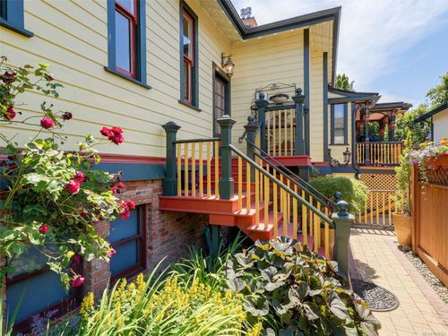 2-224 Superior St, Victoria, BC, V8V1T3 | Card Image