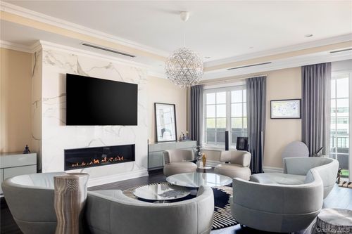 5101-5000 Royal Ct, North Hills, NY, 11040-2644 | Card Image