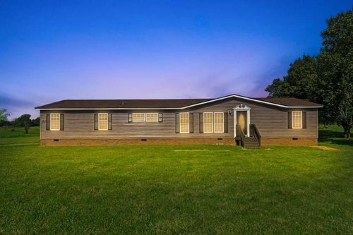 983 Rock Springs Rd, Bethpage, TN, 37022-8643 | Card Image