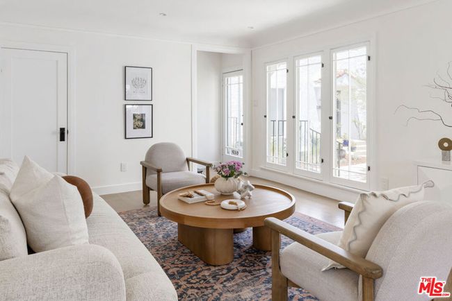619 N Sycamore Ave, Home with 2 bedrooms, 2 bathrooms and 1 parking in Los Angeles CA | Image 4