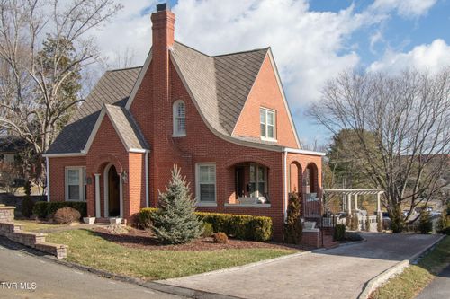 224 Mason Pl Nw, Abingdon, VA, 24210-2822 | Card Image